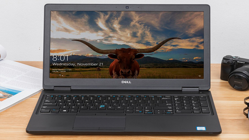 Dell Latitude E5590 được làm từ nhựa cứng