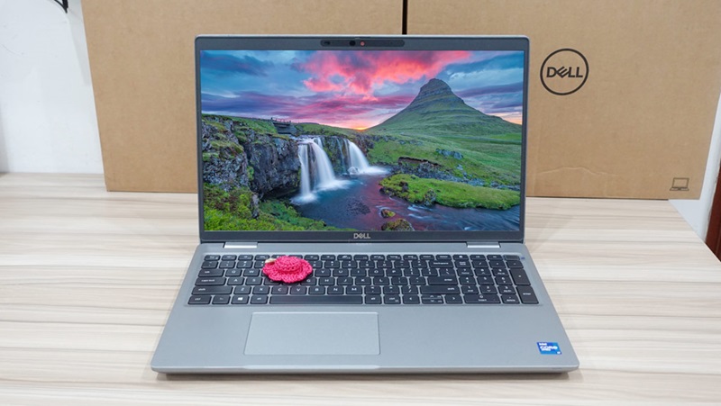 RAM 32GB, SSD 1TB, lưu trữ lớn, đa nhiệm mượt mà, hiệu suất cao RAM 32GB, SSD 1TB, lưu trữ lớn, đa nhiệm mượt mà, hiệu suất cao