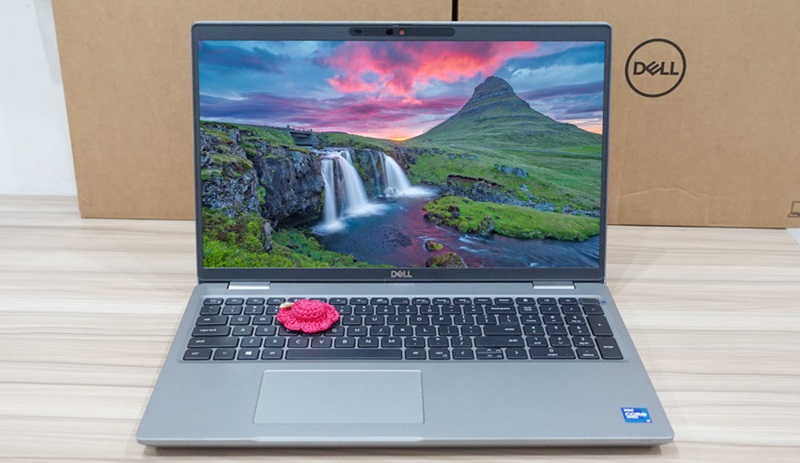 Máy có thiết kế hiện đại, màn hình 15.6 inch FHD WVA sắc nét