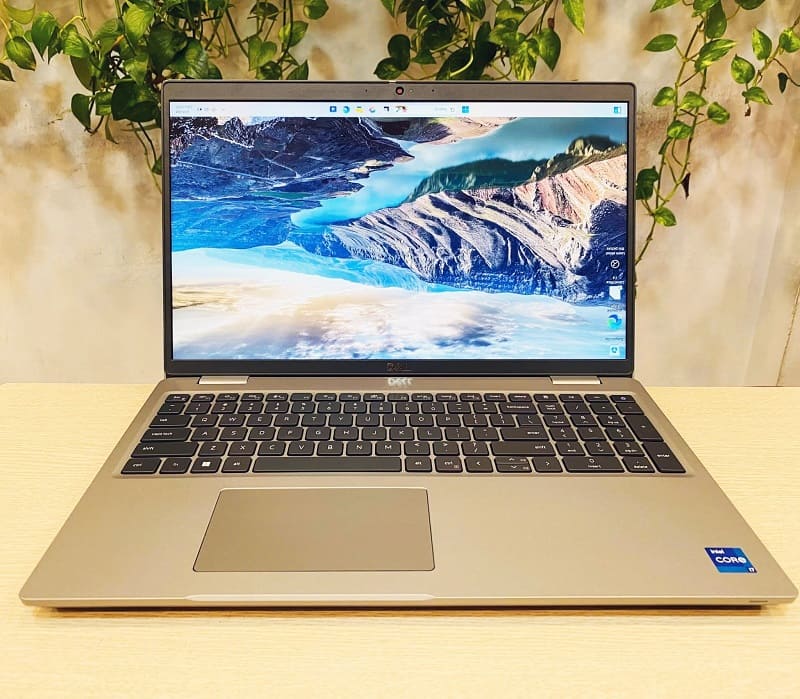 Dell Precision 3561 phù hợp các tác vụ kế toán Dell Precision 3561 có hiệu suất ổn định