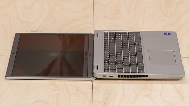 Dell Precision 3571 được thiết kế chắc chắn Dell Precision 3571 có thiết kế chắc chắn