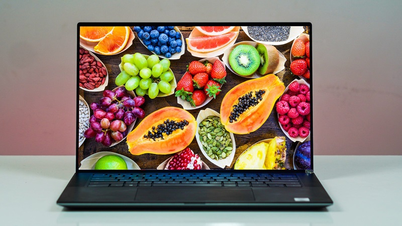 Máy có thiết kế sang trọng, màn hình 15.6 inch 4K IPS, viền siêu mỏng