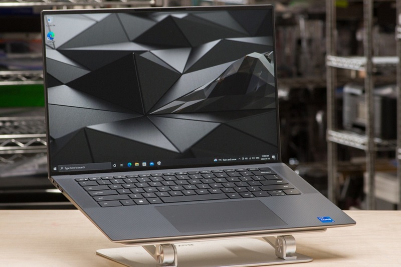 Dell Precision 5560 có thiết kế chắc chắn, cao cấp, giống Dell XPS 15