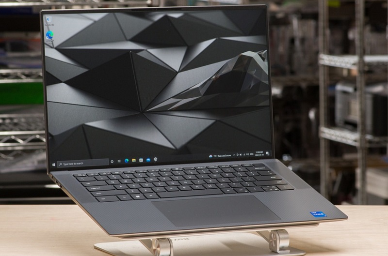 Máy trang bị CPU Intel Core i7 11850H và GPU Nvidia RTX A2000, với 32GB RAM và 1TB SSD