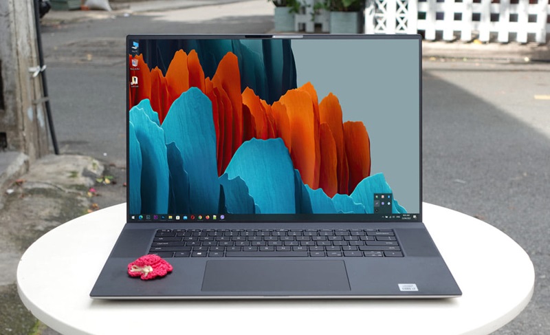  Máy sở hữu cấu hình mạnh mẽ với i7 và Quadro RTX 3000