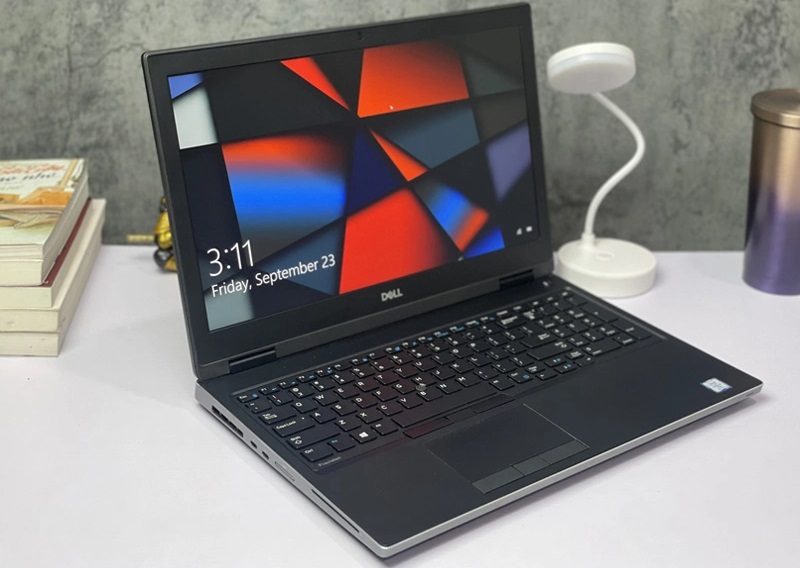 RAM 16GB, SSD 512GB, lý tưởng cho công việc đồ họa và edit video RAM 16GB, SSD 512GB, lý tưởng cho công việc đồ họa và edit video