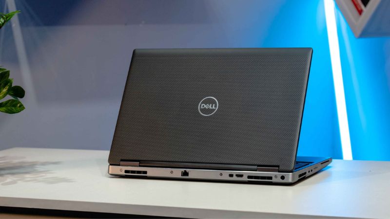 Dell Precision 7740 có cấu hình mạnh mẽ Dell Precision 7740 là laptop dưới 20 triệu thiết kế cao cấp