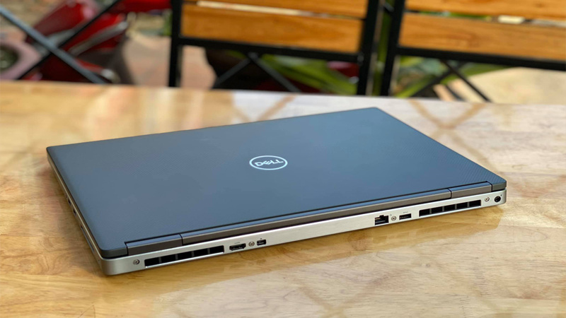 Dell Precision 7740 sở hữu thiết kế đơn giản, tinh tế Dell Precision 7740 có cấu hình mạnh mẽ