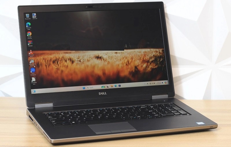 Thiết kế cao cấp, màn hình 17.3 inch Full HD Thiết kế cao cấp, màn hình 17.3 inch Full HD