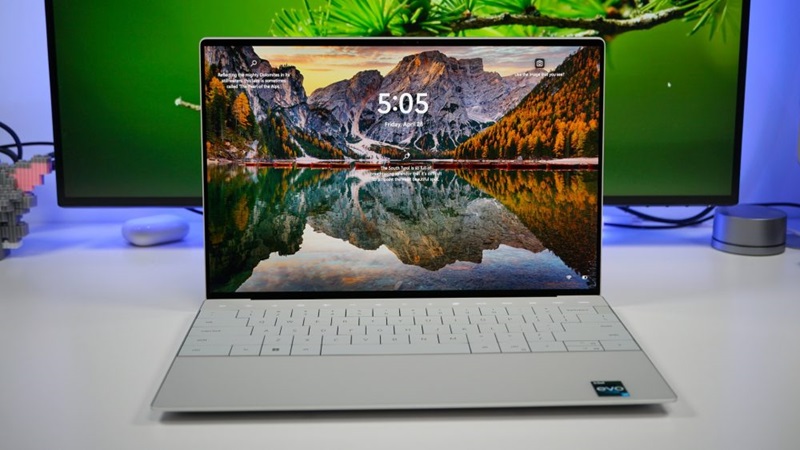 Dell XPS 13 9320 Plus cao cấp, phù hợp tác vụ văn phòng và media bán chuyên Dell XPS 9320 thiết kế độc đáo, sang trọng, màn hình OLED sắc nét