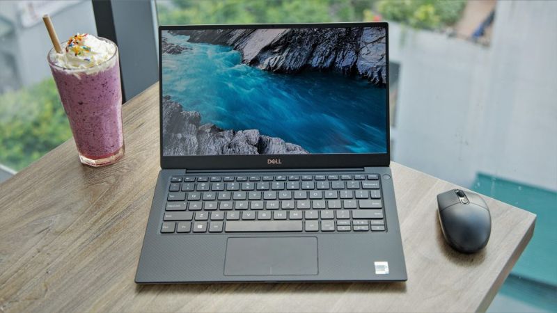 Dell XPS 9305 được thiết kế nhỏ gọn, sang trọng Dell XPS 9305 có thiết kế cao cấp, phù hợp cho sinh viên ngôn ngữ