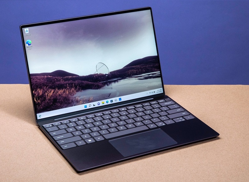 Trang bị chip Intel i7-1250U, RAM 16GB, SSD 512GB, xử lý tốt cả văn phòng lẫn đồ họa