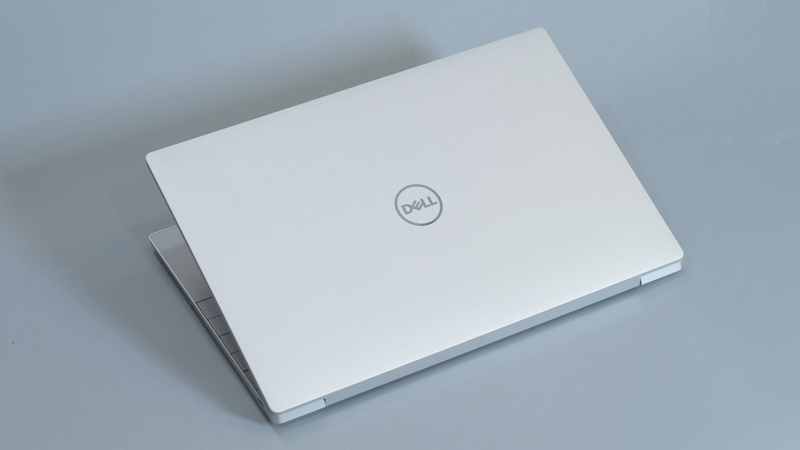 Dell XPS 9320 có thiết kế nhôm nguyên khối tối giản, thanh lịch và sang trọng