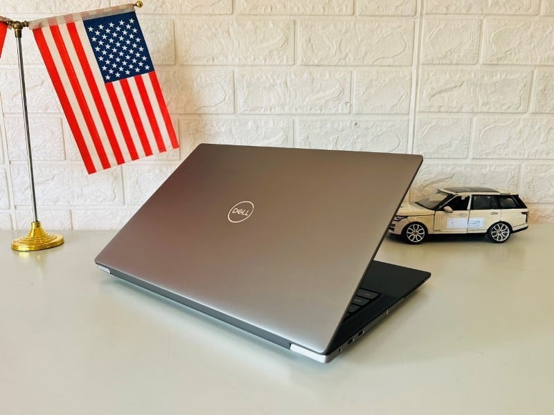 Máy luôn duy trì nhiệt độ ổn định khi sử dụng ứng dụng nặng Hệ thống tản nhiệt Dell Precision 5470 cực kỳ tân tiến