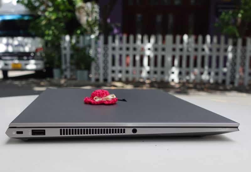 Trang bị đầy đủ cổng kết nối: Thunderbolt, HDMI, USB-A, SD card Laptop mỏng nhẹ nhưng mạnh mẽ đáng kinh ngạc