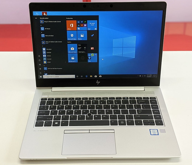 Card đồ họa Intel UHD Graphics 620 cho khả năng kết xuất tốt, hỗ trợ chơi những tựa game thông dụng Trang bị bộ vi xử lý Core i7 thế hệ 8 mạnh mẽ