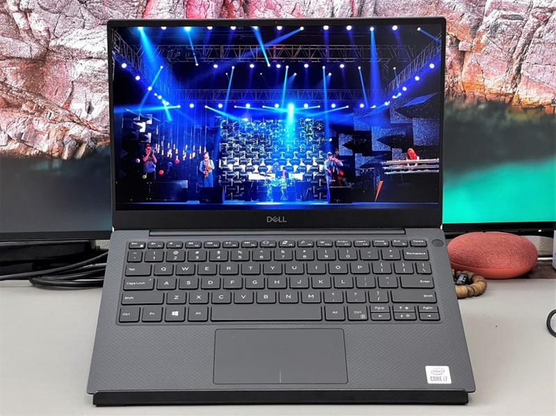 Máy có hiệu năng ổn định, xử lý mượt tác vụ văn phòng, đồ họa 2D