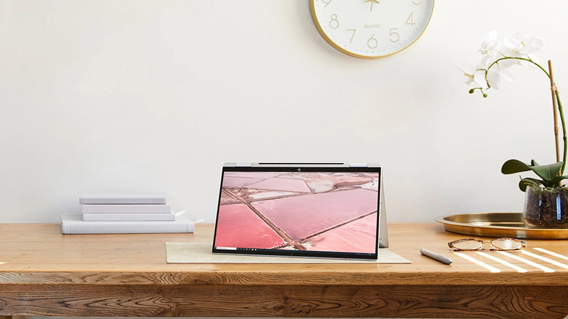 HP Elitebook màn hình hiển thị sắc nét chân thực