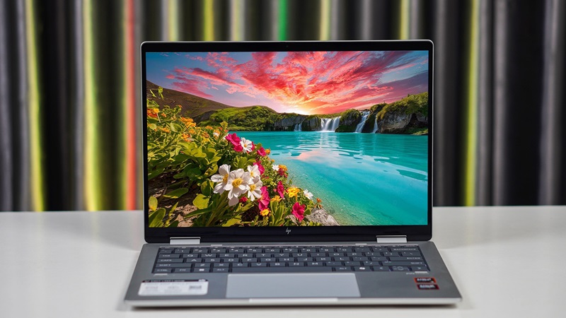 Máy có trang bị i5 120U, RAM 8GB, SSD 512GB, đa nhiệm mượt mà Máy có trang bị i5 120U, RAM 8GB, SSD 512GB, đa nhiệm mượt mà