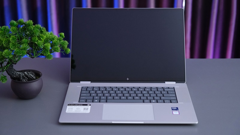 Máy có màn hình 16 inch WUXGA, tỷ lệ 16:10, hiển thị sắc nét, không gian rộng rãi Máy có màn hình 16 inch WUXGA, tỷ lệ 16:10, hiển thị sắc nét, không gian rộng rãi