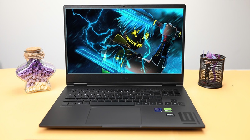 HP OMEN 16 với CPU i7-12700H, card Nvidia RTX 3050Ti, và 16GB RAM