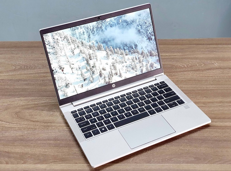 Thiết kế bền bỉ, trọng lượng nhẹ, phù hợp cho học sinh cấp 2 Máy có hiệu suất mạnh mẽ với Intel Core i5, 16GB RAM