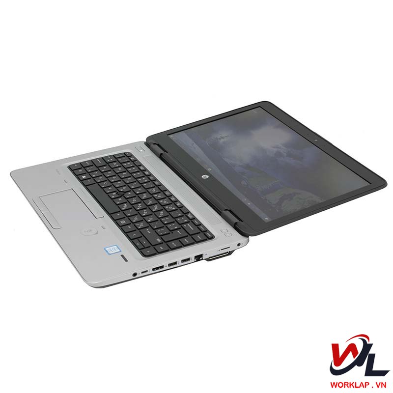 Đầy đủ các cổng kết nối cho doanh nhân