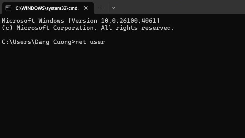 Gõ lệnh net user để xem danh sách tài khoản trên máy Gõ lệnh net user