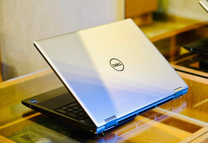 Thiết kế hỗ trợ kiểm soát nhiệt độ, phù hợp laptop đồ họa cao cấp Máy sử dụng quạt Dual Opposite Outlet giữ nhiệt ổn định