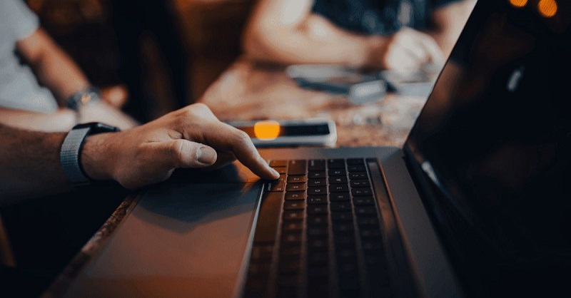 Mở Google Chrome, tìm kiếm “kiểm tra phím online” và lần lượt nhập các ký tự