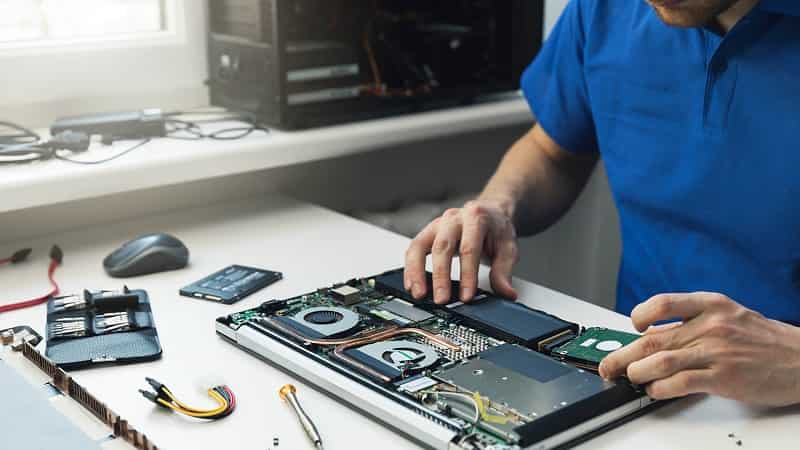 Card đồ họa hoặc màn hình bị lỗi phần cứng nghiêm trọng Cáp màn hình hoặc cổng kết nối bị hỏng, lỏng