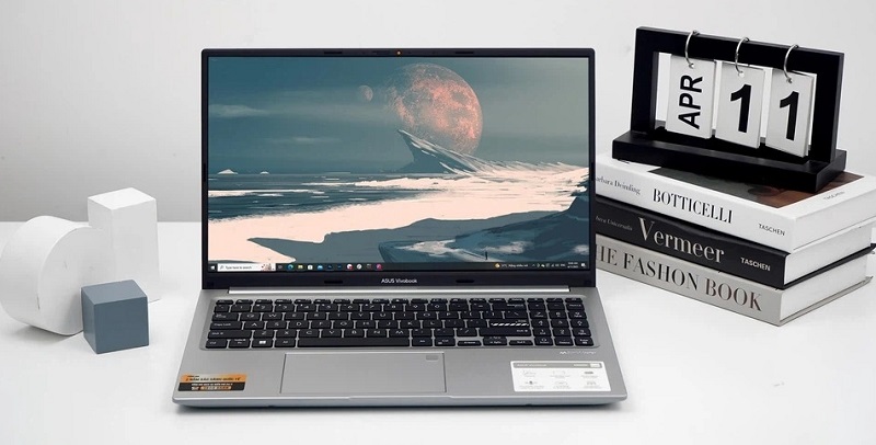 Asus ZenBook và VivoBook là hai lựa chọn laptop phổ biến, giá hợp lý Laptop Asus được sinh viên ưa chuộng nhờ thiết kế đẹp và giá cả hợp lý
