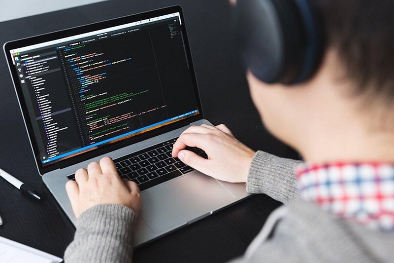 Laptop dưới 20 triệu là lựa chọn phù hợp cho các lập trình viên mới bắt đầu