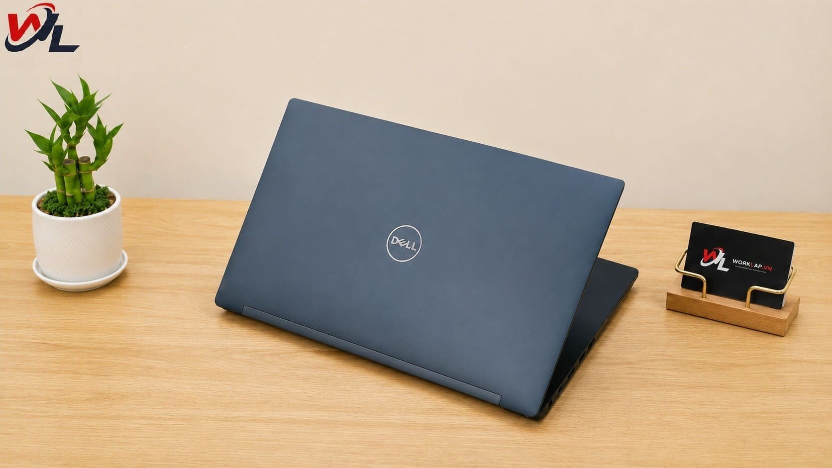 Latitude E7480 thiết kế từ sợi Carbon, phủ lớp mềm chống bám vân tay