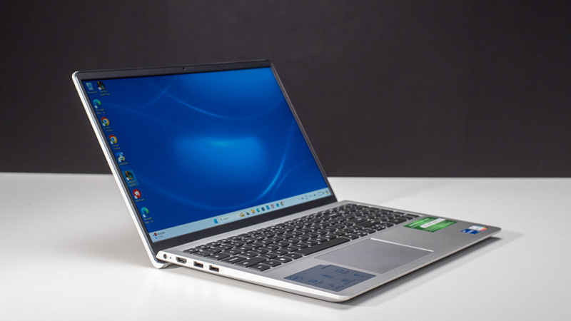 Laptop Dell cho dân IT được thiết kế với bàn phím chất lượng Laptop Dell cho dân IT có bàn phím chất lượng