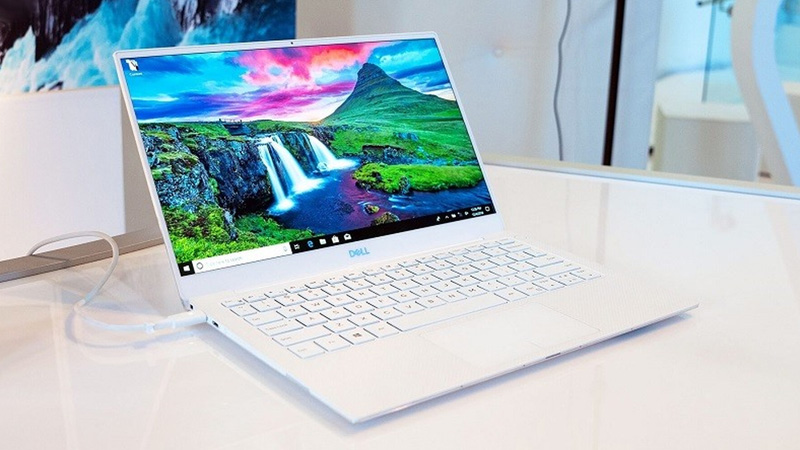 Laptop Dell XPS có thời lượng pin dài lên đến 10h Laptop Dell XPS có thời lượng pin dài lên đến 10h