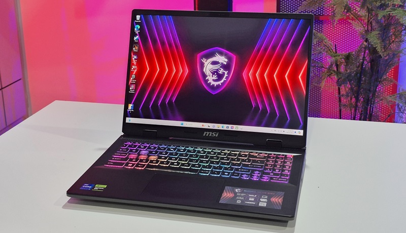 Màn hình QHD+ 16 inch, tần số quét 240Hz cho hình ảnh sắc nét