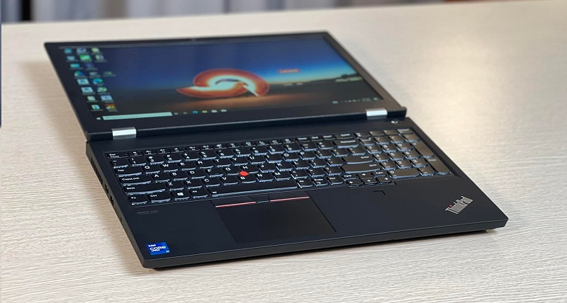 Lenovo ThinkPad P15 Gen 2: Cấu hình Intel Core i7 và 16GB RAM, lý tưởng cho công việc đồ họa chuyên nghiệp Lenovo ThinkPad P15 Gen 2 chuyên đồ họa mạnh mẽ với thiết kế chắc chắn và hiệu suất ấn tượng