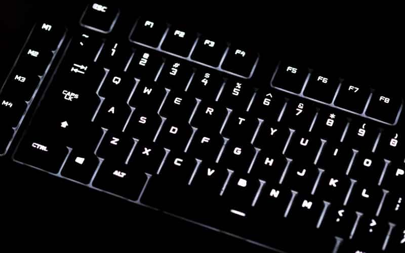 Tăng tính thẩm mỹ và cá nhân hóa laptop MSI Giúp gõ phím dễ dàng trong môi trường thiếu sáng