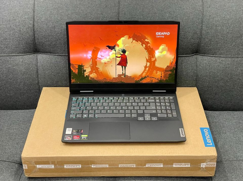 Màn hình 15.6 inch FHD, tấm nền IPS mang lại trải nghiệm chơi game tuyệt vời Laptop thiết kế phi thuyền mạnh mẽ, logo tinh tế, thời trang
