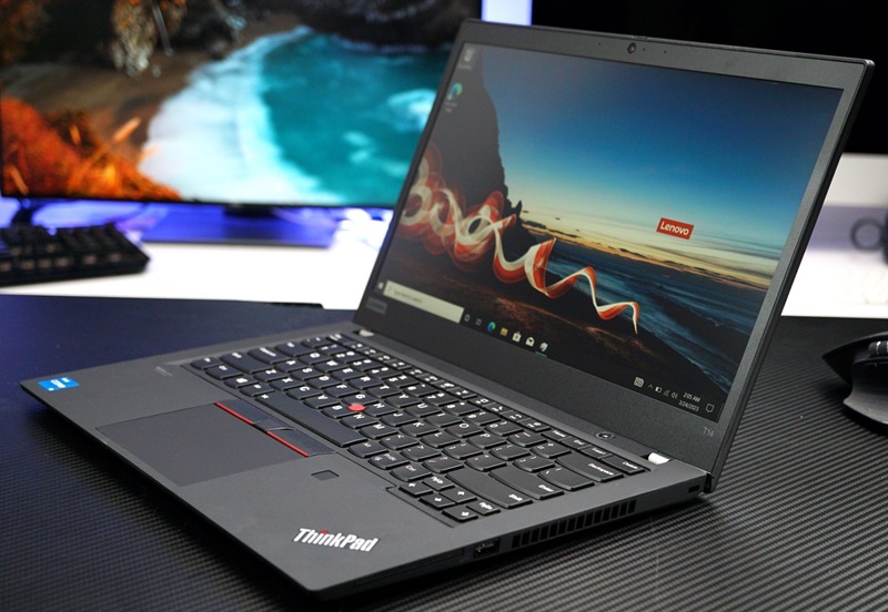 Màn hình 14 inch FHD, phù hợp với học tập và đồ họa 2D cơ bản Máy có thiết kế gọn nhẹ, vỏ bền bỉ, dễ mang theo