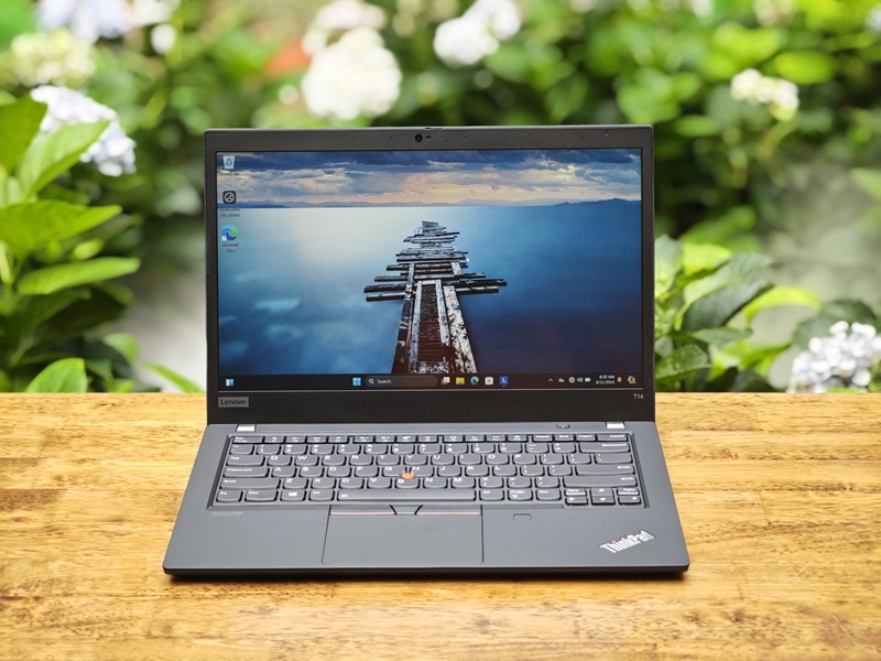 Màn hình 14 inch FHD, đáp ứng tốt nhu cầu văn phòng cơ bản Máy có thiết kế tối giản, sang trọng