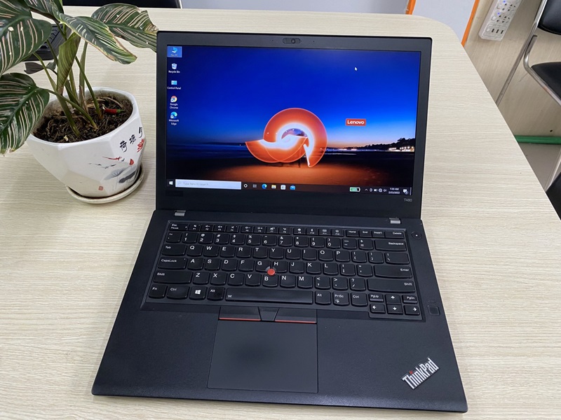 Màn hình 14 inch FHD, card Intel UHD Graphics, xử lý đồ họa cơ bản Lenovo ThinkPad T480: thiết kế mỏng nhẹ, dễ di chuyển