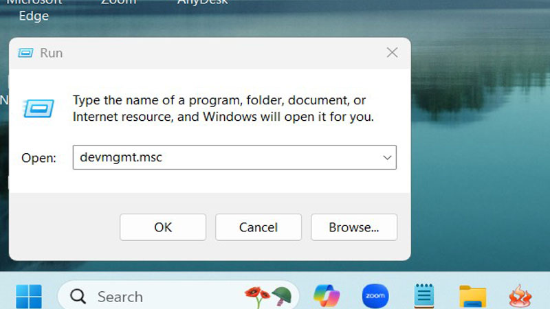Cửa sổ Run xuất hiện, nhập mã lệnh devmgmt.msc Nhập mã lệnh devmgmt.msc
