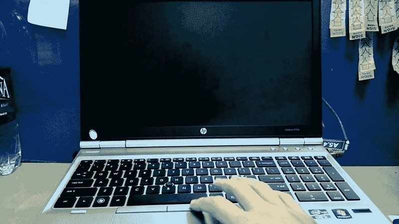 Màn hình win 7 bị đen gây khó chịu