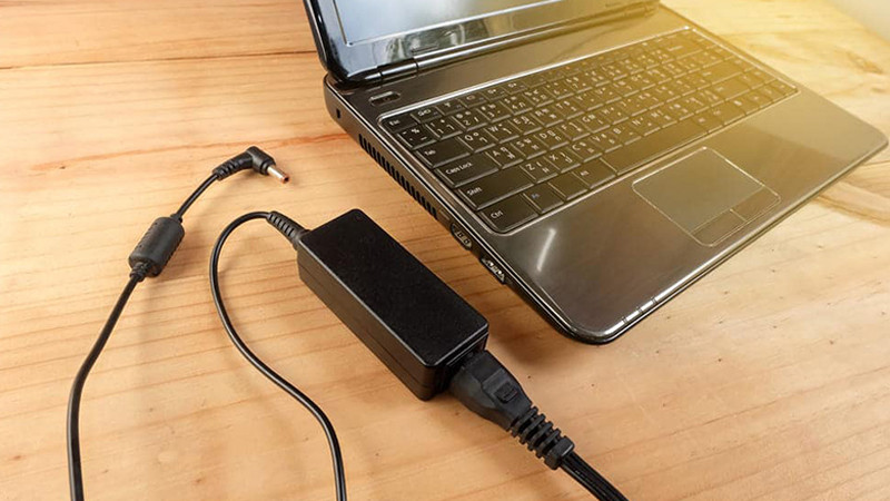 Kiểm tra dây sạc khi có lỗi pin laptop 0 available plugged in charging Máy tính bị lỗi pin laptop 0 available plugged in charging