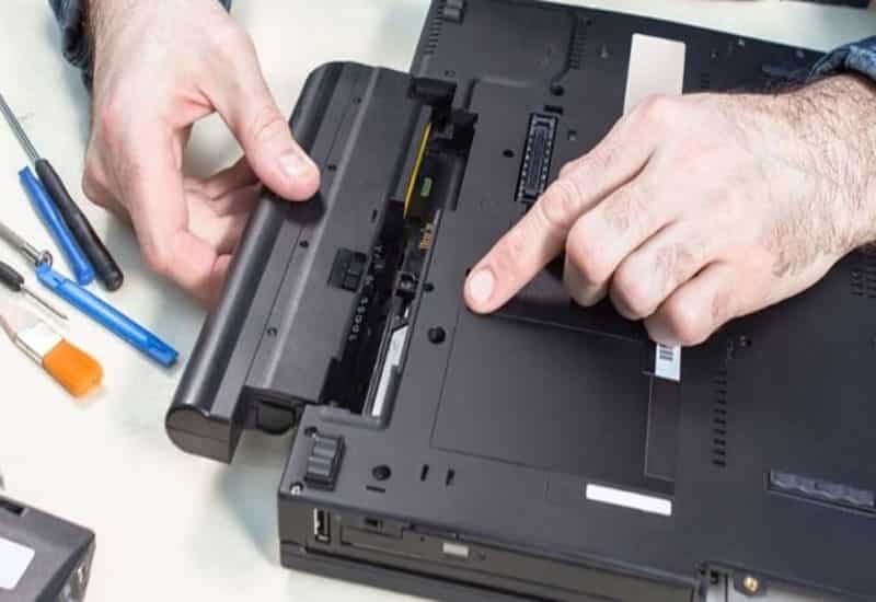 Đưa laptop đến trung tâm uy tín để kiểm tra phần cứng