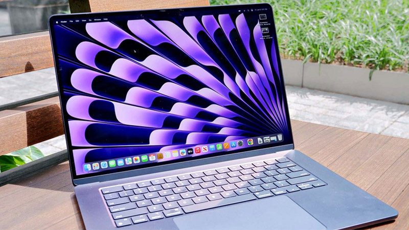 Mẫu Macbook sang trọng được dân văn phòng ưa chuộng Mẫu Macbook sang trọng được dân văn phòng ưa chuộng