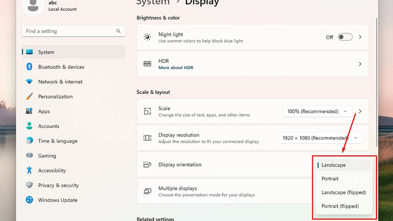 Lăn chuột xuống mục Scale & Layout và chọn Display Orientation Chọn Display Orientation
