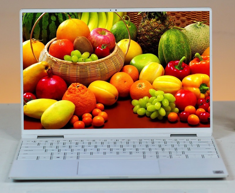 Máy có màn hình 13.3 inch, tỉ lệ 16:10 linh hoạt